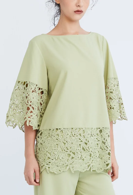 Peekaboo Guipure Lace Hemmed Blouse